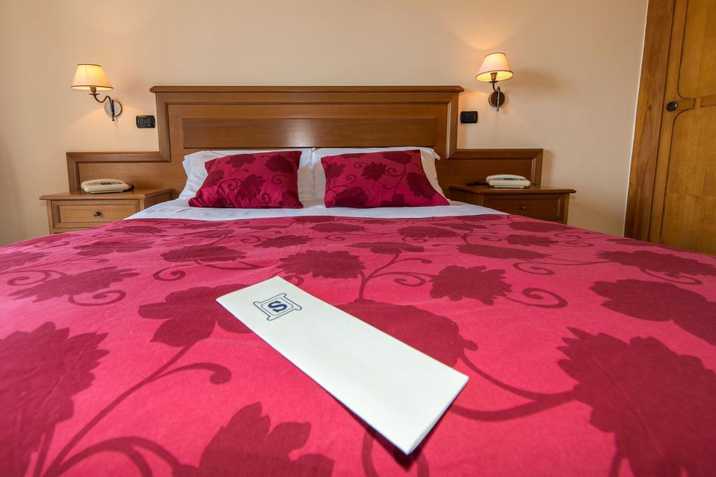 Albergo Scalzone Castel Volturno Luaran gambar