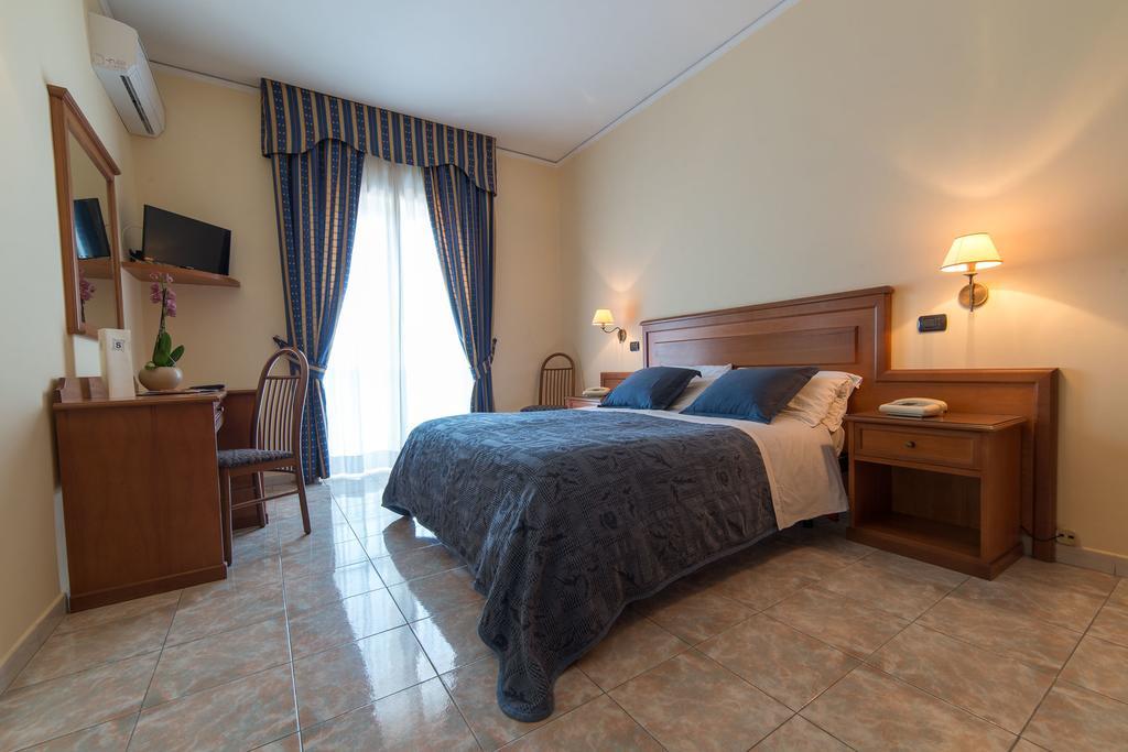 Albergo Scalzone Castel Volturno Luaran gambar