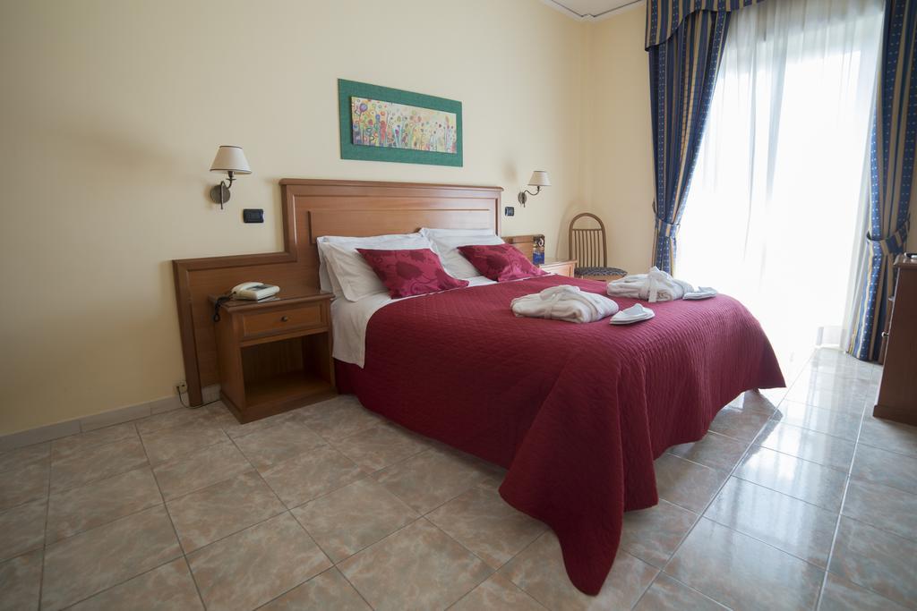 Albergo Scalzone Castel Volturno Luaran gambar